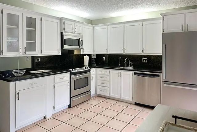4 of 14 - 1700 Embassy Drive #504, West Palm Beach, FL