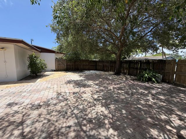 3 of 29 - 4250 Ne 12th Avenue, Pompano Beach, FL