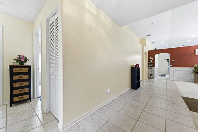 3 of 43 - 5317 Oakmont Village Circle, Lake Worth, FL