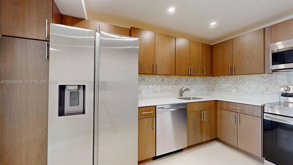 20100 W Country Club Drive #801, Aventura