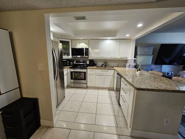 4 of 30 - 2617 N 40th Avenue, Hollywood, FL