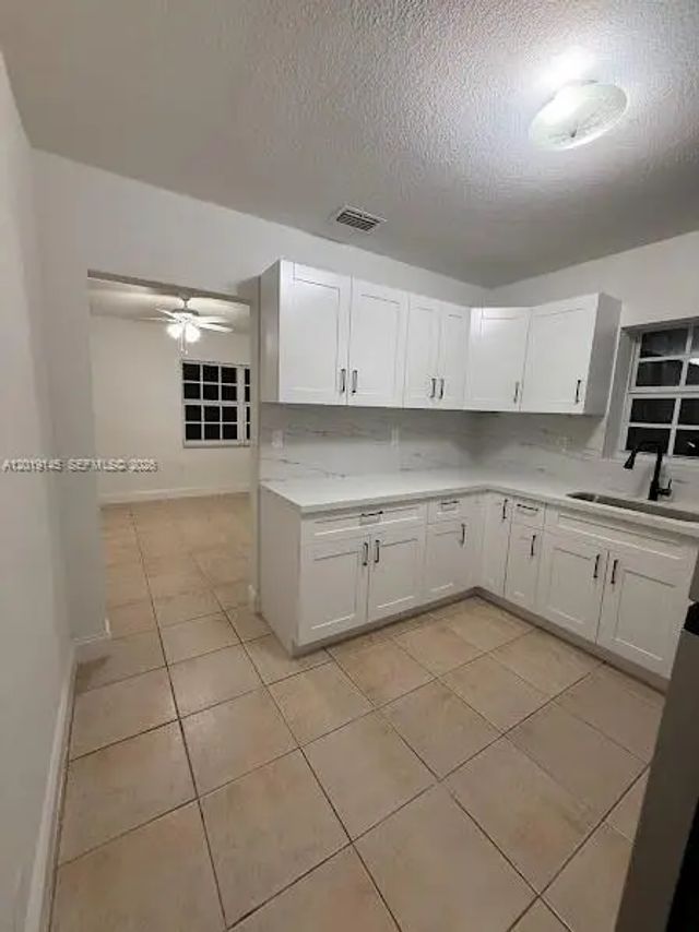 4 of 29 - 2345 Nw 65th Street, Miami, FL