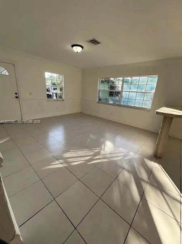 4 of 25 - 2411 Nw 65th Street, Miami, FL