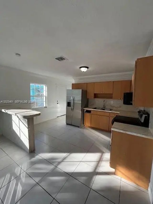 5 of 25 - 2411 Nw 65th Street, Miami, FL