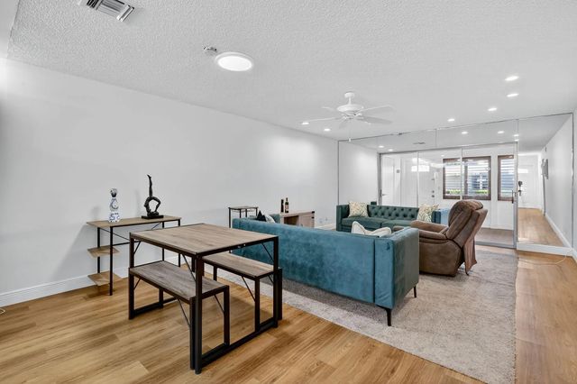 3 of 50 - 448 Franconia Circle #b, Lake Worth, FL