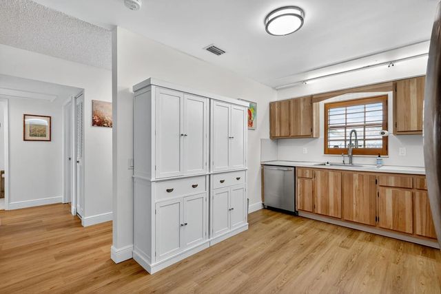 5 of 50 - 448 Franconia Circle #b, Lake Worth, FL