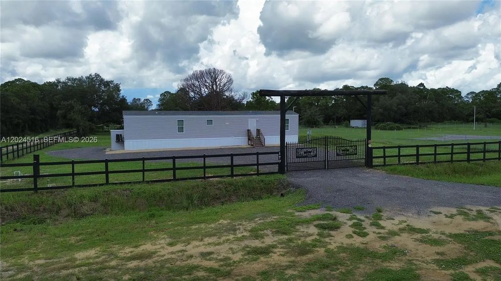 170 S Jinete Street, Clewiston
