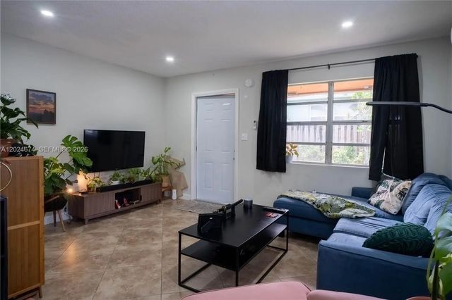 4 of 31 - 813 Sw 29th Street, Fort Lauderdale, FL