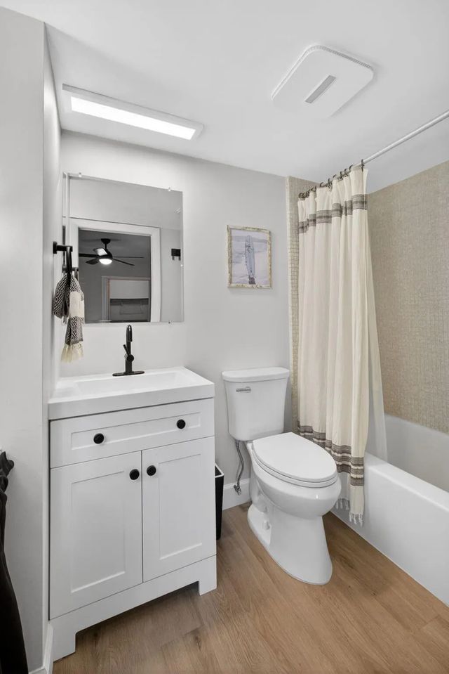 4 of 34 - 110 Wettaw Lane #202, North Palm Beach, FL