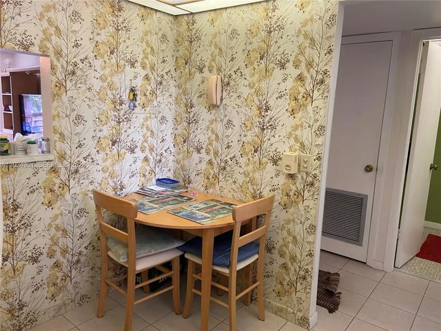 5 of 18 - 9581 Sunrise Lakes Boulevard #202, Sunrise, FL
