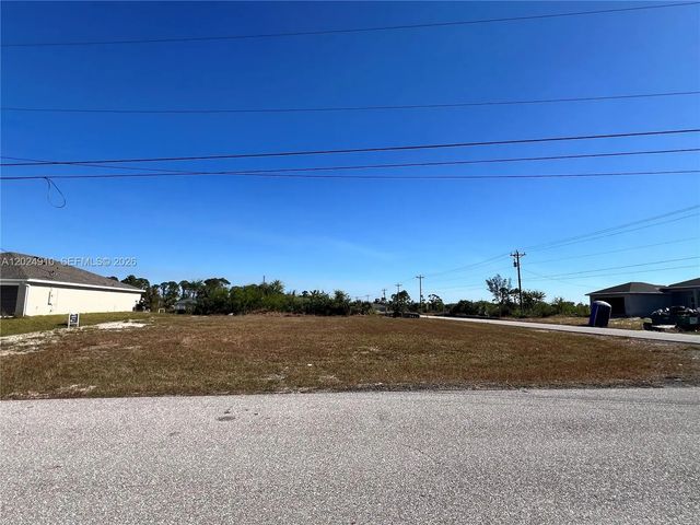 4 of 9 - 3239 Ne 9 Avenue, Cape Coral, FL