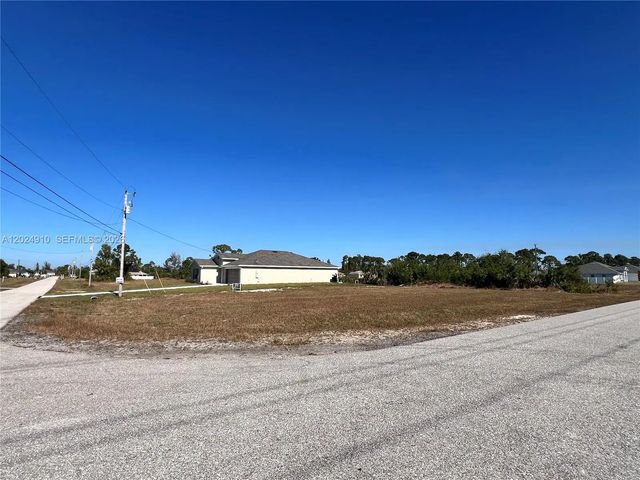 5 of 9 - 3239 Ne 9 Avenue, Cape Coral, FL