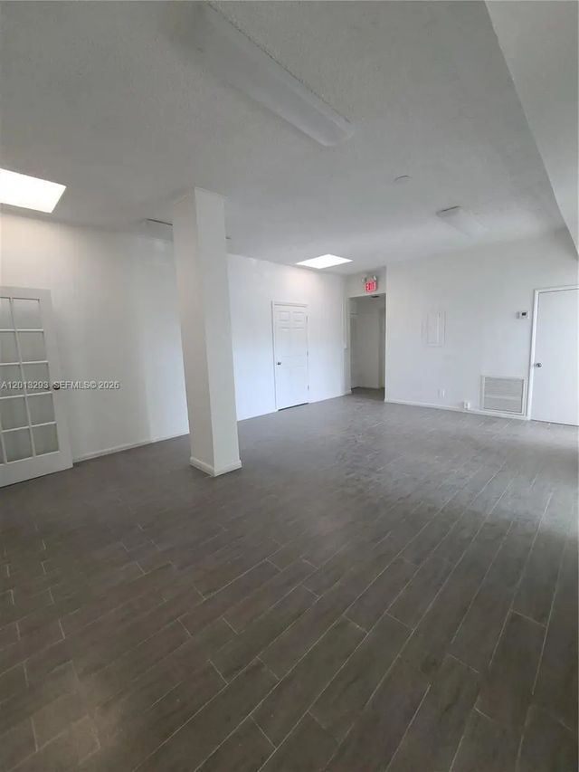 3 of 13 - 2406 E Oakland Park Boulevard, Fort Lauderdale, FL
