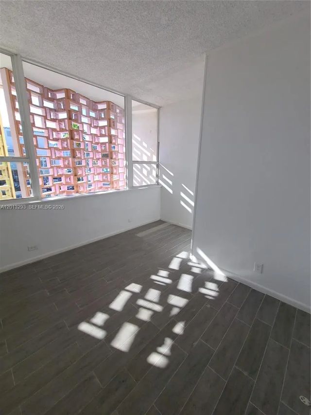 4 of 13 - 2406 E Oakland Park Boulevard, Fort Lauderdale, FL