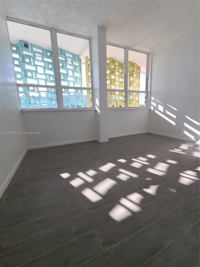 5 of 13 - 2406 E Oakland Park Boulevard, Fort Lauderdale, FL