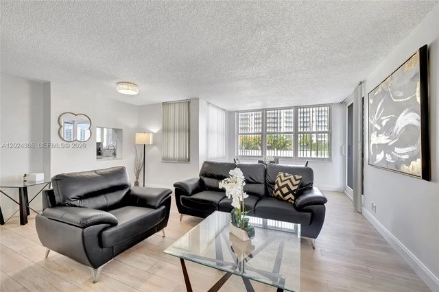4 of 33 - 3015 N Ocean Boulevard #6a, Fort Lauderdale, FL