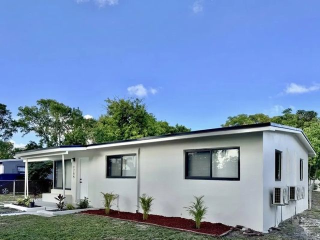 3 of 24 - 1795 Lauderdale Manor Drive, Fort Lauderdale, FL