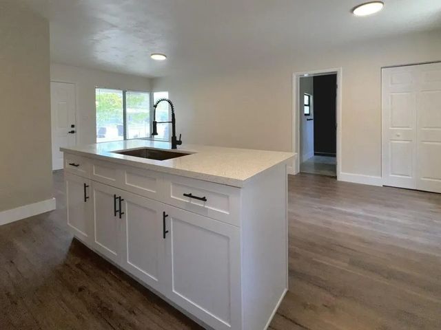 5 of 24 - 1795 Lauderdale Manor Drive, Fort Lauderdale, FL