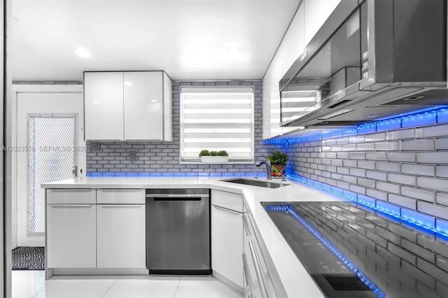 8881 Sunrise Lakes Boulevard #206, Sunrise