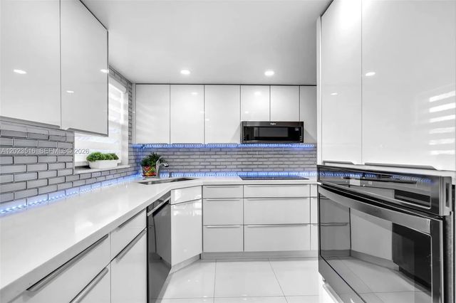 2 of 25 - 8881 Sunrise Lakes Boulevard #206, Sunrise, FL