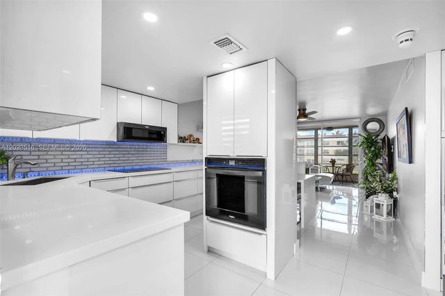 3 of 25 - 8881 Sunrise Lakes Boulevard #206, Sunrise, FL
