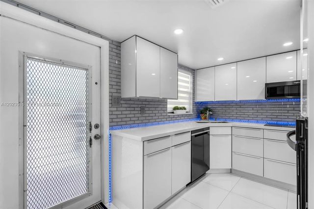 4 of 25 - 8881 Sunrise Lakes Boulevard #206, Sunrise, FL