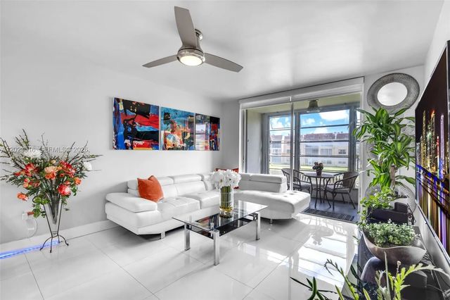 5 of 25 - 8881 Sunrise Lakes Boulevard #206, Sunrise, FL