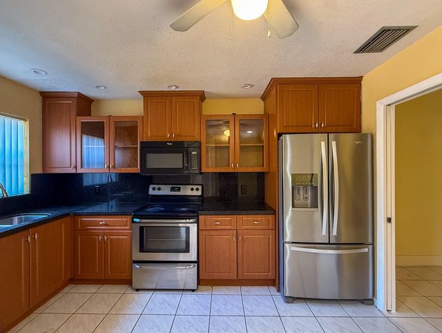 3 of 27 - 4567 Nw 90th Avenue, Sunrise, FL