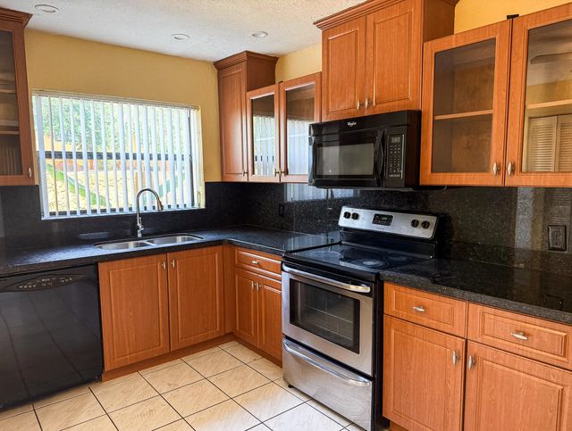 4 of 27 - 4567 Nw 90th Avenue, Sunrise, FL