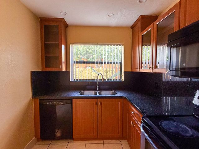 5 of 27 - 4567 Nw 90th Avenue, Sunrise, FL