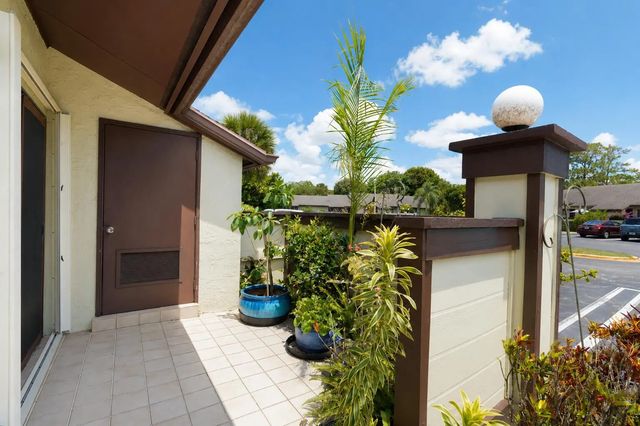 4 of 31 - 272 Beaver Dam Court, Royal Palm Beach, FL