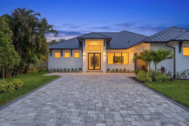 513 Sw South Carolina Drive, Stuart