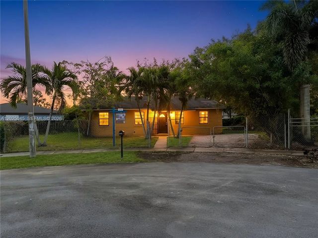 2 of 57 - 1664 Sw 2nd Court, Homestead, FL