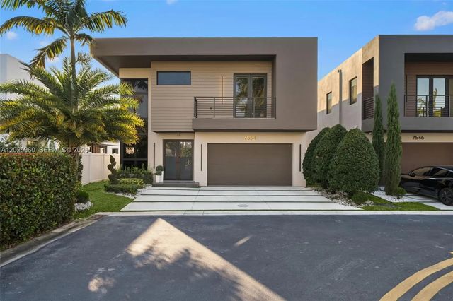 2 of 49 - 7534 Nw 98th Avenue, Doral, FL