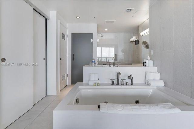 3 of 44 - 3101 Bayshore Drive #1402, Fort Lauderdale, FL
