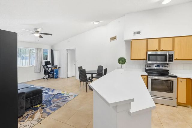2 of 42 - 2550 Sw 18th Terrace #2005, Fort Lauderdale, FL