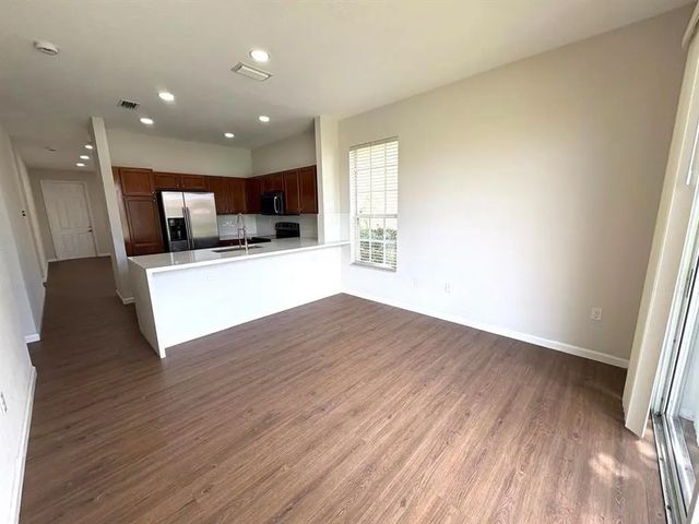 5 of 24 - 3245 Nw 31st Terrace, Oakland Park, FL