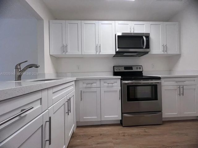 2570 W 67th Place #21-2, Hialeah