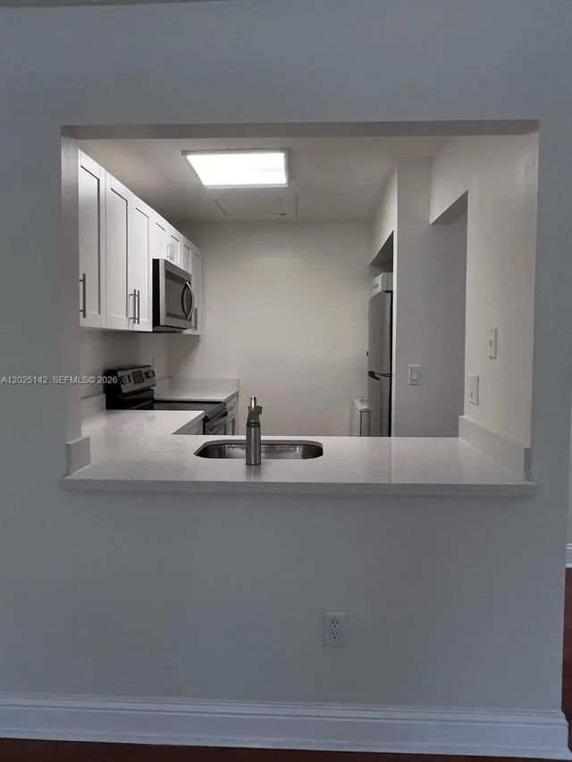 3 of 15 - 2570 W 67th Place #21-2, Hialeah, FL