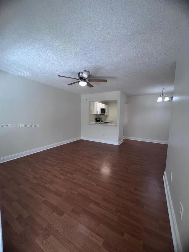 5 of 15 - 2570 W 67th Place #21-2, Hialeah, FL