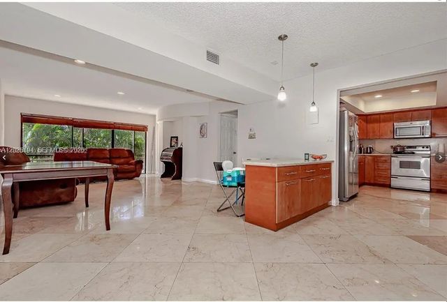 4000 N Hills Drive #29, Hollywood