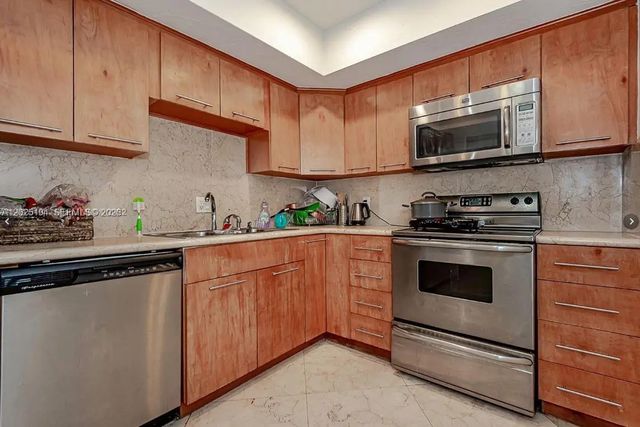3 of 27 - 4000 N Hills Drive #29, Hollywood, FL