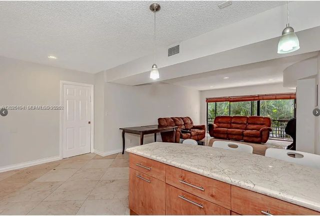 4 of 27 - 4000 N Hills Drive #29, Hollywood, FL