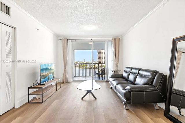 3 of 40 - 17150 N Bay Road #2808, Sunny Isles Beach, FL