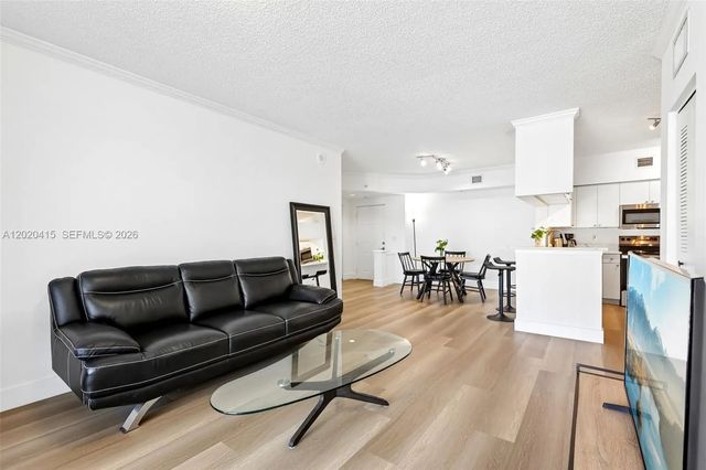4 of 40 - 17150 N Bay Road #2808, Sunny Isles Beach, FL