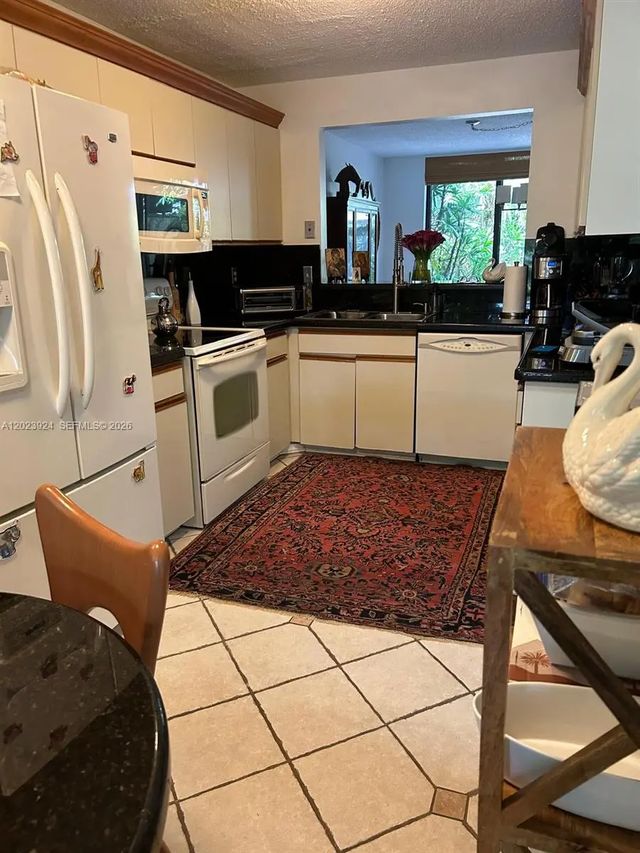 4 of 24 - 3689 Estepona Avenue #f30-b, Doral, FL