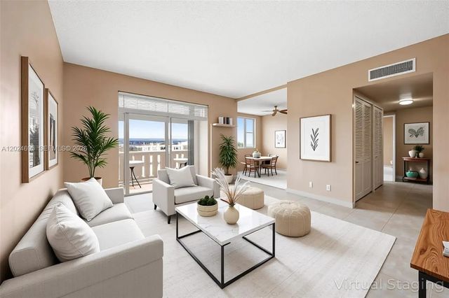4350 Hillcrest Drive #1016, Hollywood