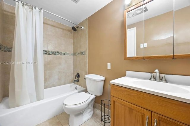 5 of 23 - 4350 Hillcrest Drive #1016, Hollywood, FL