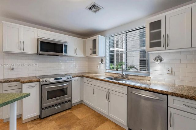 5 of 26 - 325 Meridian Avenue #5, Miami Beach, FL