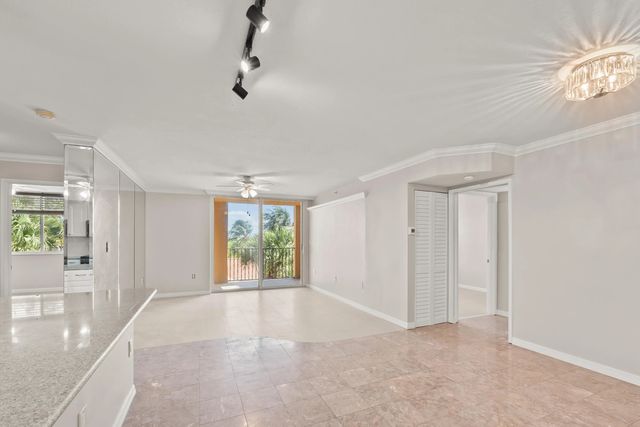 4 of 35 - 1200 Scotia Drive #403, Hypoluxo, FL